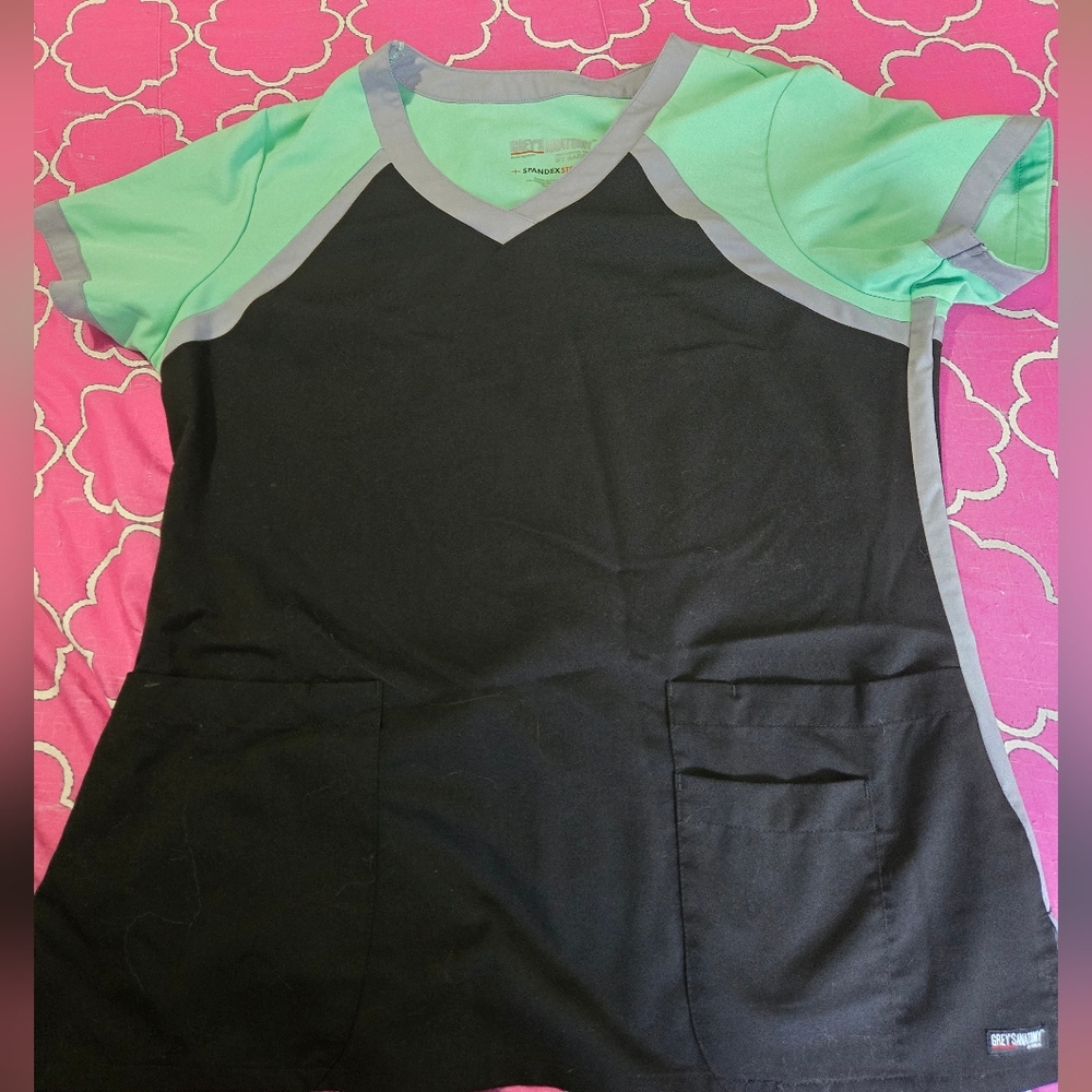 Medium Grey's Anatomy Black and Green Short Scrub Top With Pockets
